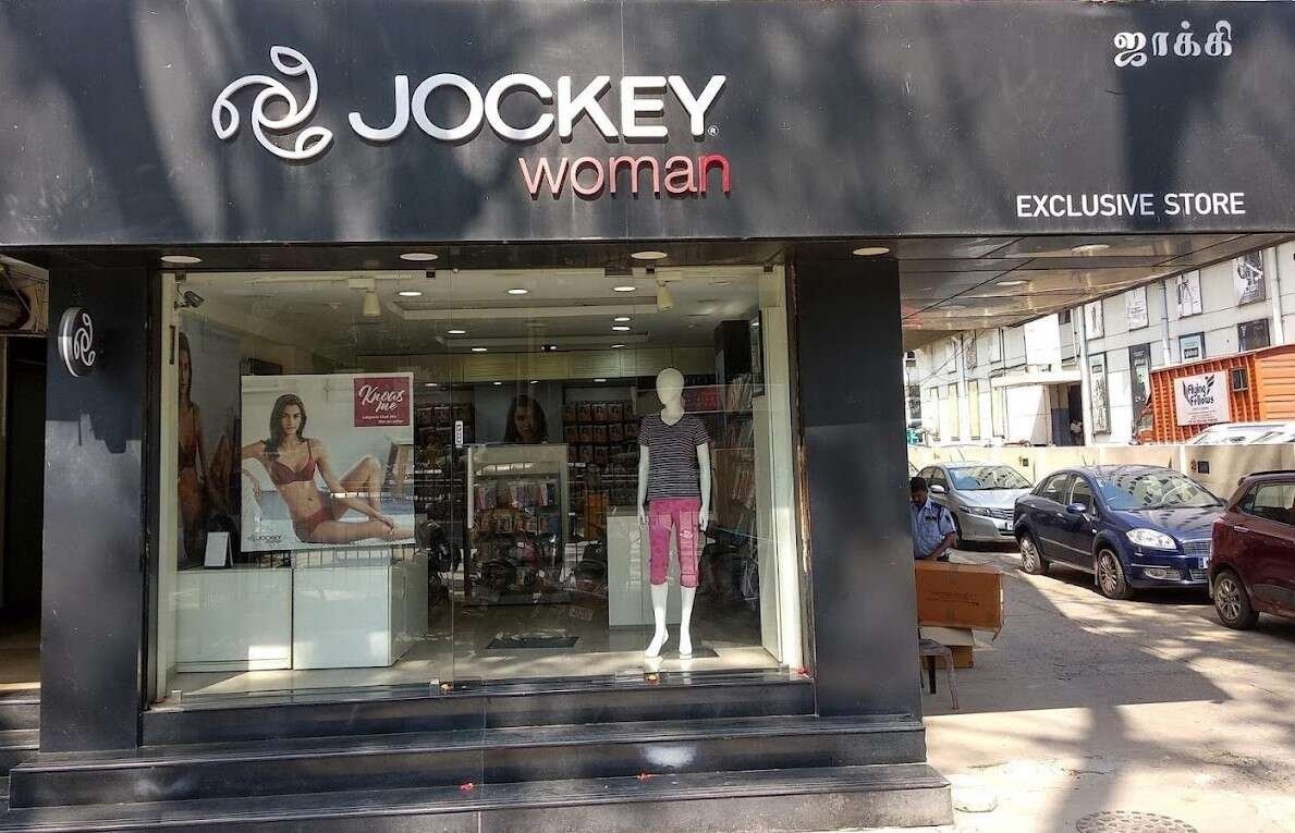 Jockey -Woman