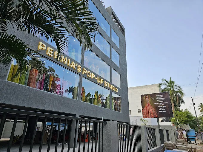 Pernia’s Pop-Up Studio