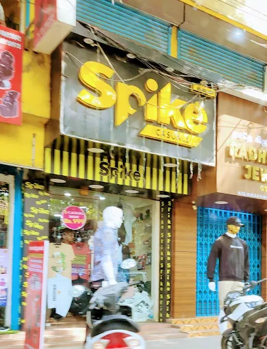 Spike casuals