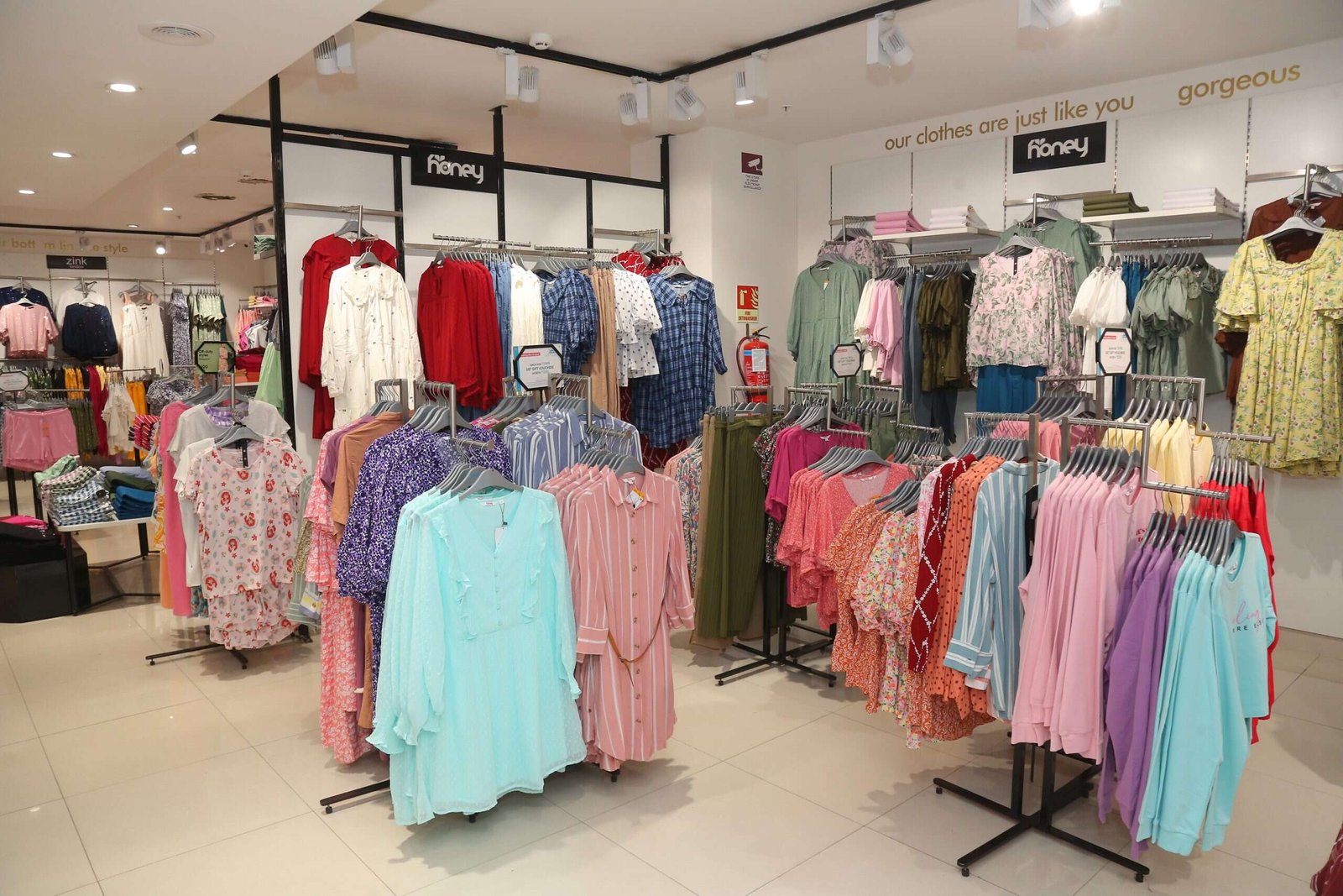 Pantaloons Women