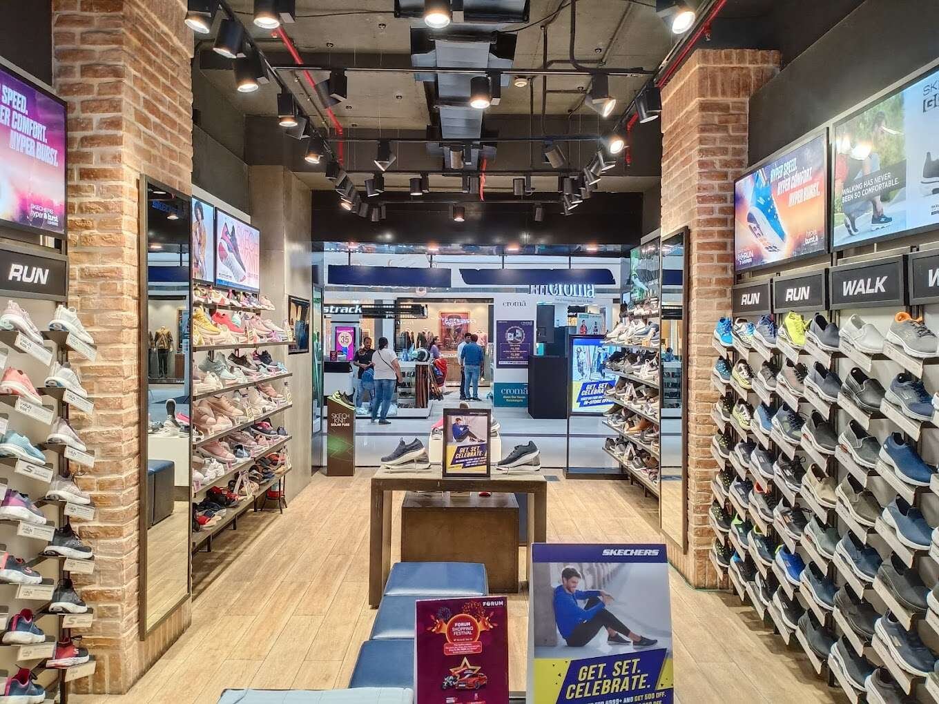  Skechers