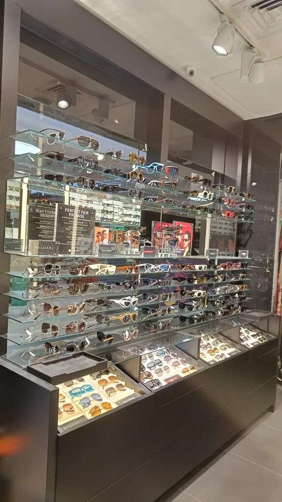 Sunglass Hut