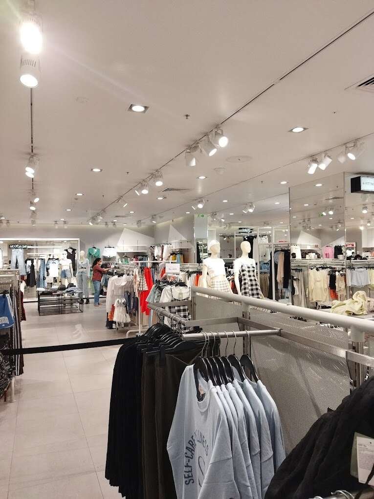 H & M