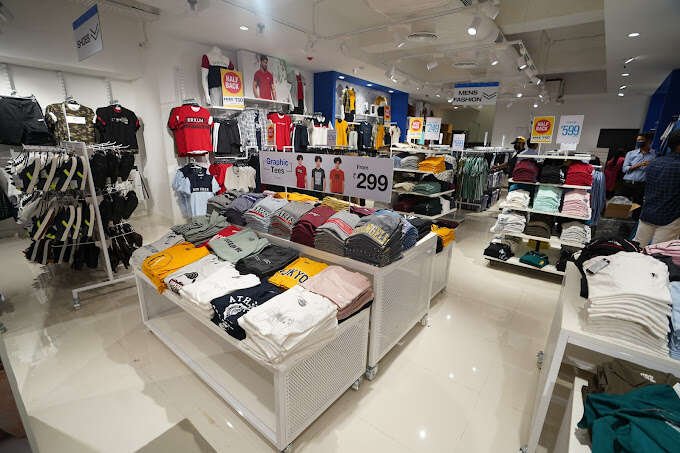 R&B store