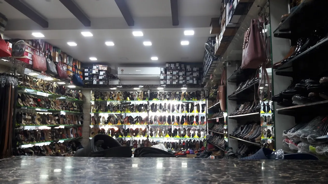 New Corner Shop - Shoes & Bags