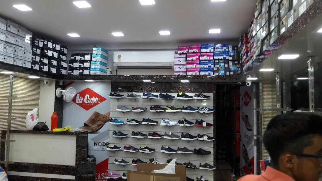 New Corner Shop - Shoes & Bags
