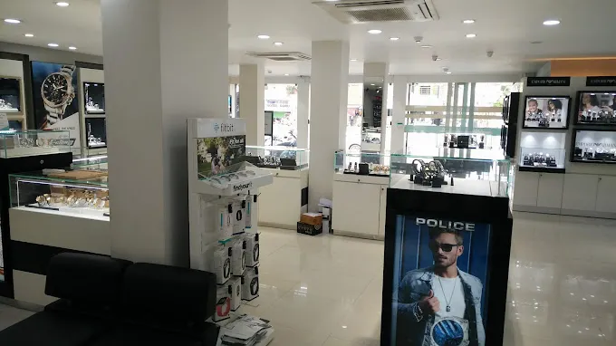 Helios Watch Store - By Titan