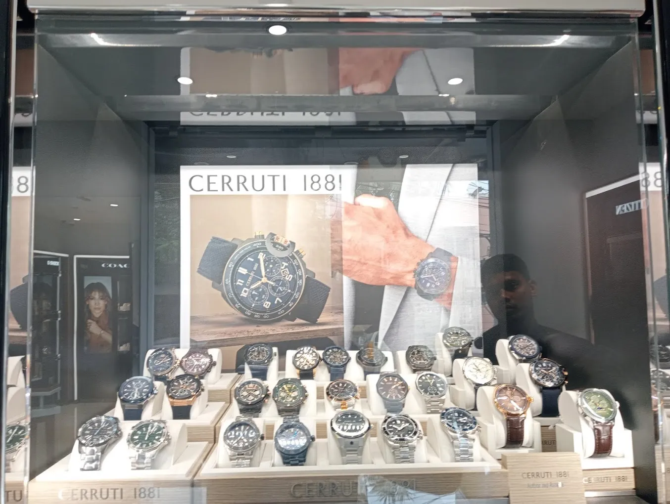 Helios Watch Store - By Titan