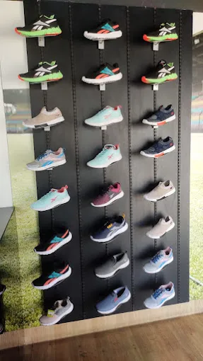 Footlounge adidas Puma Reebok