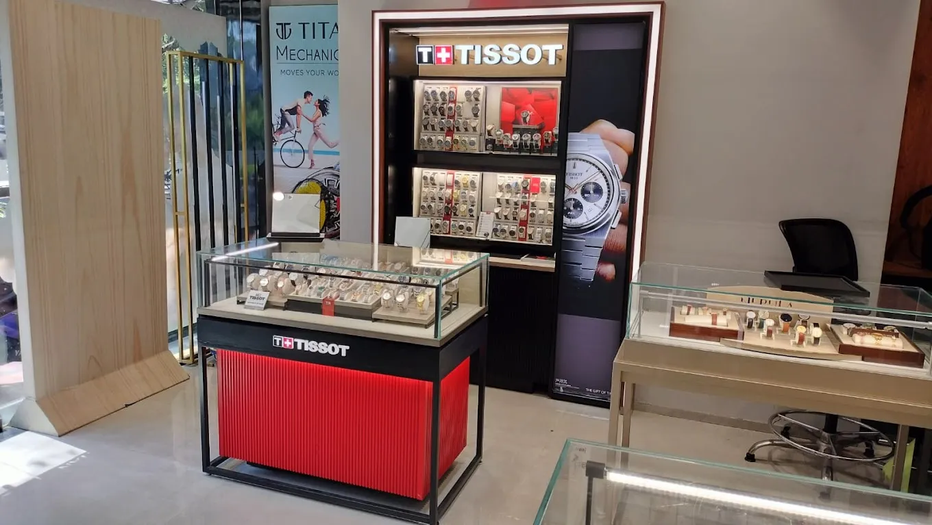 Helios Watch Store - By Titan