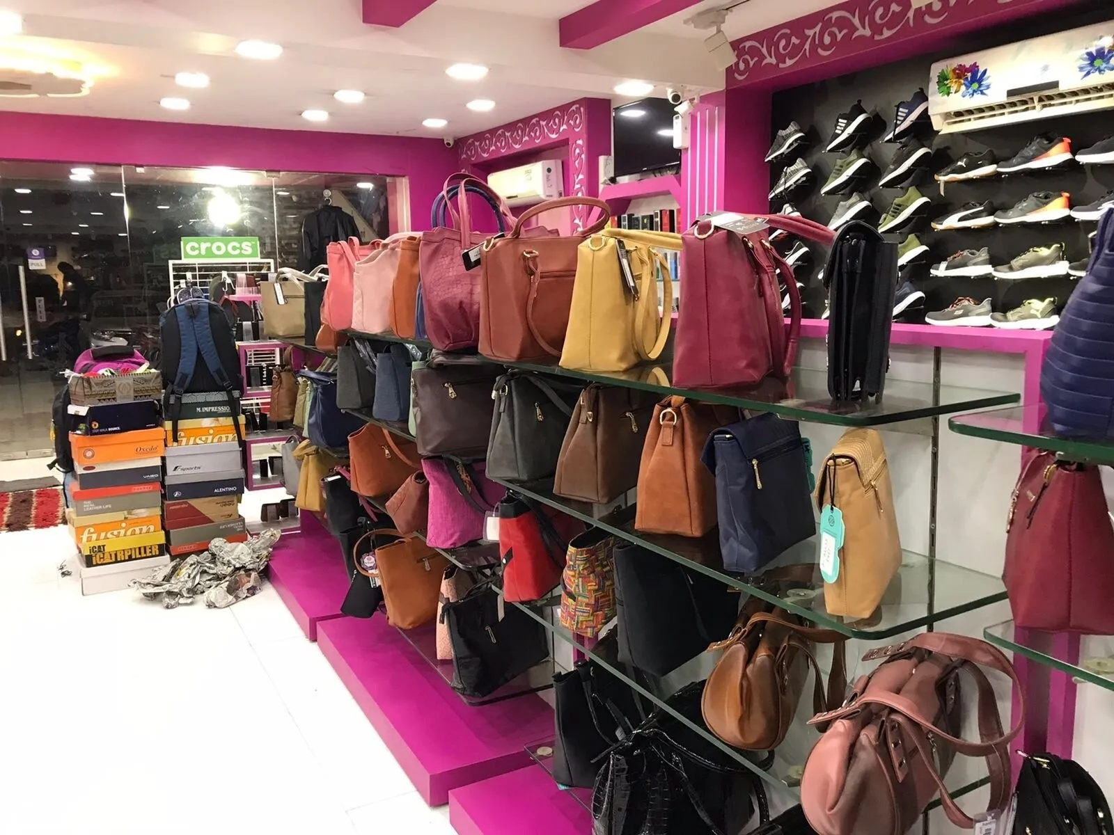 LUXUS MULTIBRAND FOOTWEARS AND BAGS