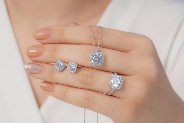 GIVA Silver & Gold Jewellery - Mogappir